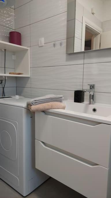 טרוגיר Apartment Vista Oasis With Pool And Terrace מראה חיצוני תמונה